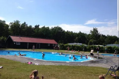 Camping Hoeve aan den Weg - Freibad auf dem Campingplatz