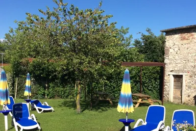 Camping Il Faro - Liegewiese und Picknickbereich auf dem Campingplatz
