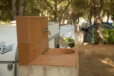 Camping Internacional Palamós  -  Sanitärbereich vom Campingplatz auf dem Wohnwagen- und Zeltstellplatz