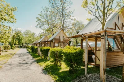 Camping International du Sierroz - Glamping-Unterkünfte auf dem Campingplatz