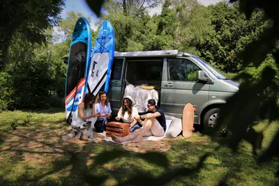 Camping International du Sierroz - Blick auf die Standplätze auf der Wiese
