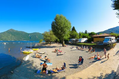 Camping Internazionale Paradis - der Strand des Lago Maggiore direkt am Campingplatz