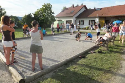 Camping Sous Doriat - Pétanque-Feld auf dem Campingplatz