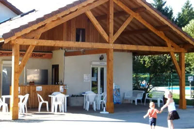 Camping Sous Doriat - Snackbar mit Terrasse auf dem Campingplatz