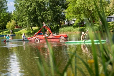 Camping Katzenkopf - Camper fahren Kanu auf dem Fluss