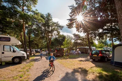 Camping Kiefernhain - Stell- und  Wohnwagenstellplätze  im Grünen auf dem Campingplatz