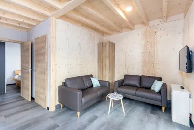 Campingpark Kronenburger See - Wohnbereich in einem Mobilheim auf dem Campingplatz
