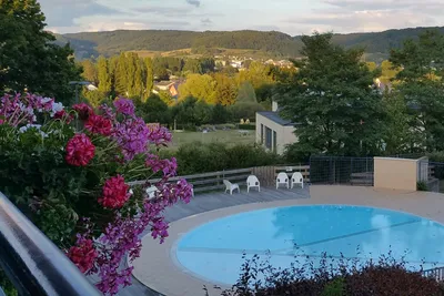 Camping Krounebierg - Outdoor-Pool mit Aussicht