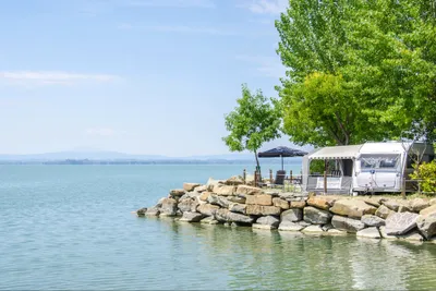 Camping Kursaal  -  Wohnwagen- und Zeltstellplatz am Wasser auf dem Campingplatz