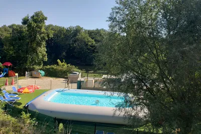Camping L' Entre-Deux - Pool auf dem Campingplatz