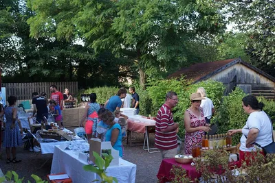 Camping L'Orée du Lac - Markt auf dem Campingplatz