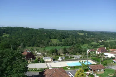 Camping La Bastide - Übersicht auf das gesamte Campingplatz Gelände 