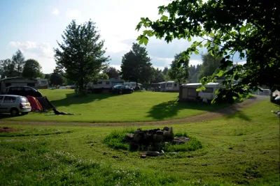 Camping La Belle Verte - Wohnwagenstellplätze   auf dem Campingplatz 