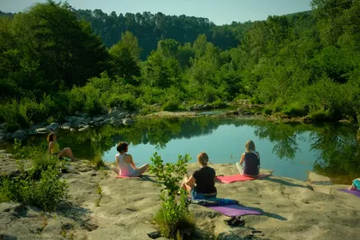 Camping La Châtaigneraie - Yogakurse in der idyllischen Natur am Ufer des Flusses