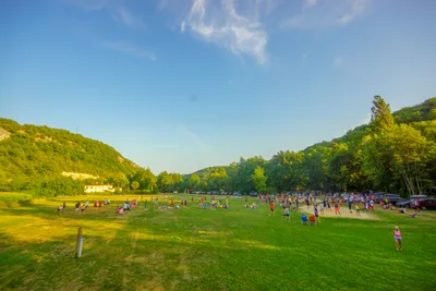 Beter-uit Vakantiepark  La Draille - Grünfläche für Spiele und Beacvolley-Feld 