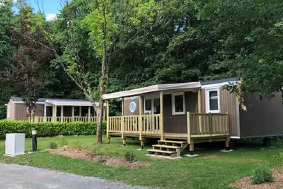 Camping La Fôret - Mobilheime mit Terrasse auf dem Campingplatz