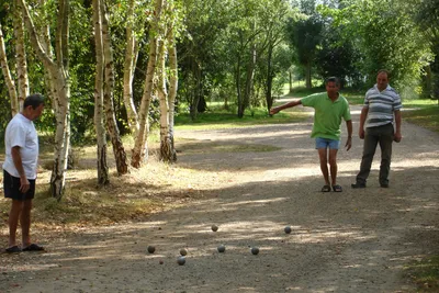 Camping La Grisse  -  Camper spielen Boule auf dem Campingplatz