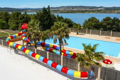 Camping Capfun La Nautique  Camping La Nautique - Außenpoolanlage mit Rutsche des Campingplatzes