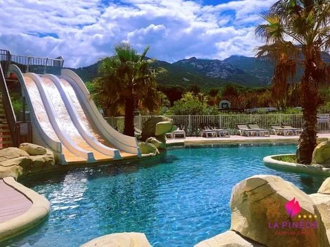 Camping La Pinède
