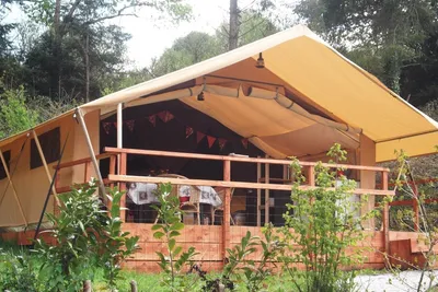 Camping La Pointe - Glamping Safarizelt mit überdachter Veranda