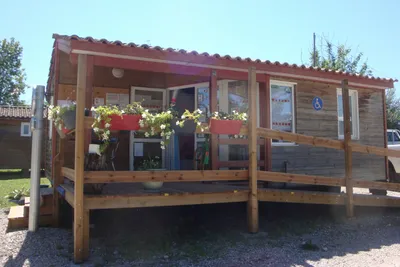 Camping Pourvoirie des Ellandes Rezeption mit Rollstuhl-gerechtem Zugang