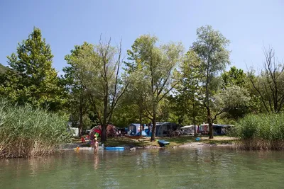 Camping La Quiete - Baden und Zelten am See auf dem Campingplatz