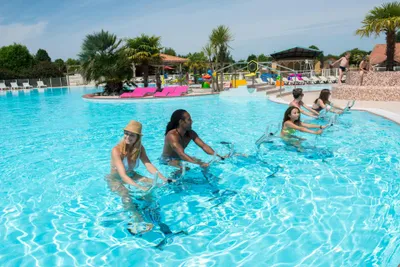 Siblu Camping La Réserve  Haven-Leisure, La Réserve  - Aquafitness im Freibad des Campingplatzes
