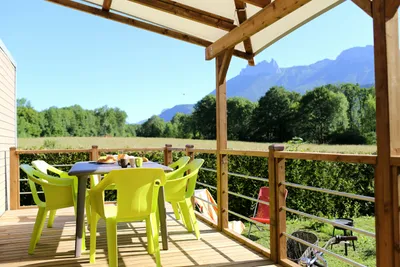 Camping La Ravoire - Mobilheim mit Veranda auf dem Campingplatz