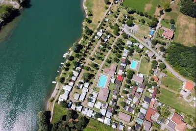 Camping La Riva - Übersicht auf das Campingplatzgelände aus der Vogelperspektive