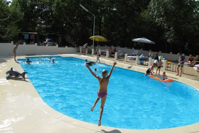 Camping La Tuque - Freibad auf dem Campingplatz