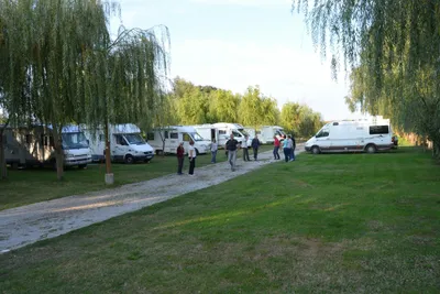 Camping Lac Murighiol - Wohnmobil- und  Wohnwagenstellplätze im Grünen
