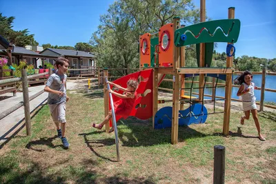 Camping Laguna - Kinderspielplatz mit Kletterburg