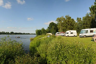 Camping Land an der Elbe - Panoramaansicht des Campingplatzes