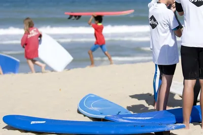 Camping Laouba  - Surfen am Strand in der Nähe vom Campingplatz