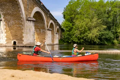 Camping Le Capeyrou - Kanufahren auf dem Fluss