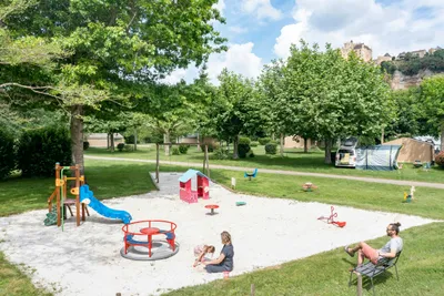 Camping Le Capeyrou - Kinderspielplatz auf dem Campingplatz