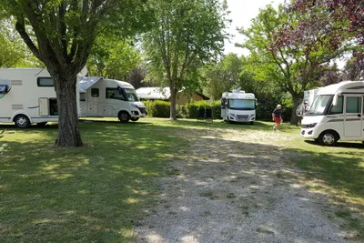 Flower Camping Le Château - Wohnmobilstellplätze