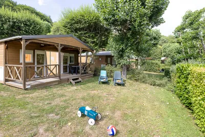 Camping Le Domaine Du Marais  - Mobilheim mit Terrasse auf dem Campingplatz