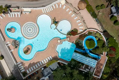 Camping Le Fort Espagnol - Poollandschaft des Campingplatzes aus der Vogelperspektive