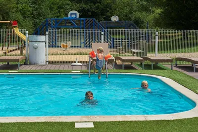 Le Lac Bleu - Pool im Freien auf dem Campingplatz