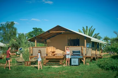 Camping La Bohème  Camping Le Manoir - Glamping-Zelte auf dem Campingplatz