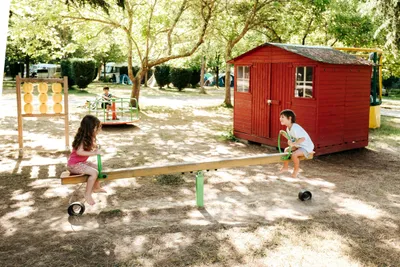 Camping Le Petit Pyrénéen - Kinderspielplatz auf dem Campingplatz