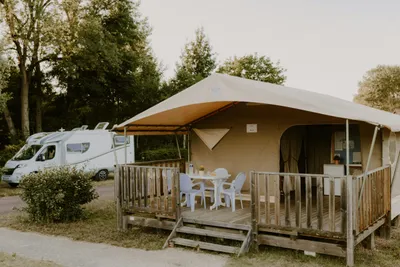 Onlycamp Le Pont Romain - Bild 3