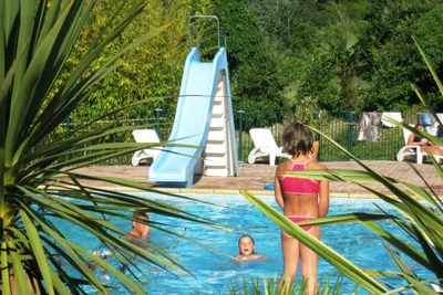 Camping Le Pontet  - Kinder im Pool vom Campingplatz