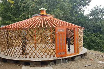 Le P'tit Bonheur - Jurte auf dem Campingplatz