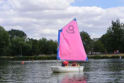 Camping Le Rochat-Belle Isle - Camper fahren Boot auf dem Wasser