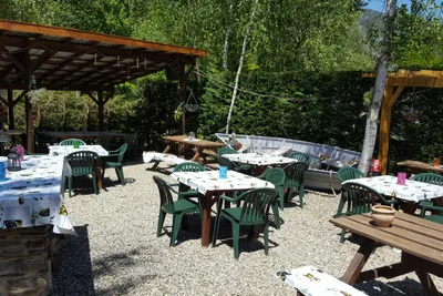 Camping Le Rotja - Terrasse auf dem Campingplatz