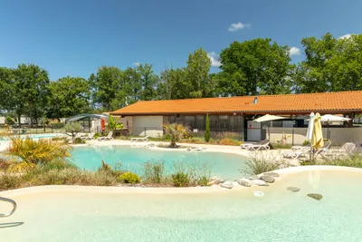 Camping Le Vieux Moulin - Pools auf dem Campingplatz