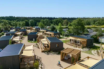 Les Alicourts Resort - Außenansicht der Mobilheime
