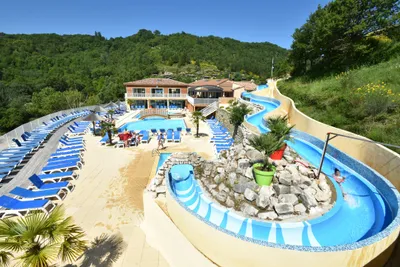 Yelloh! Village Les Bois du Châtelas - Campingplatz mit Wasserrutsche